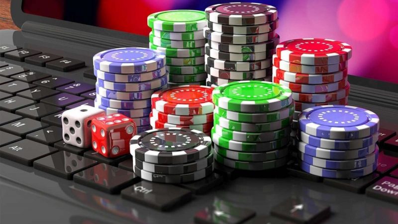 What advantages are offered by online gambling for real money?