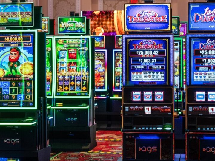 When does autoplay stop automatically during online slot gaming sessions?