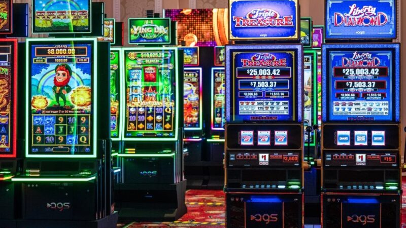 When does autoplay stop automatically during online slot gaming sessions?